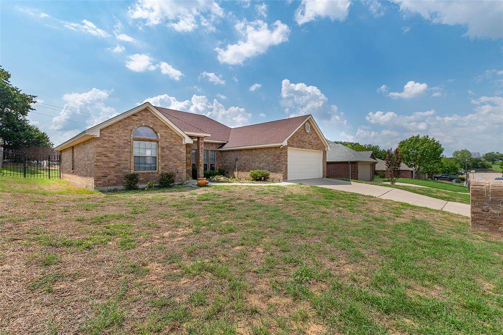 417 Sweetwater Drive - Photo 1