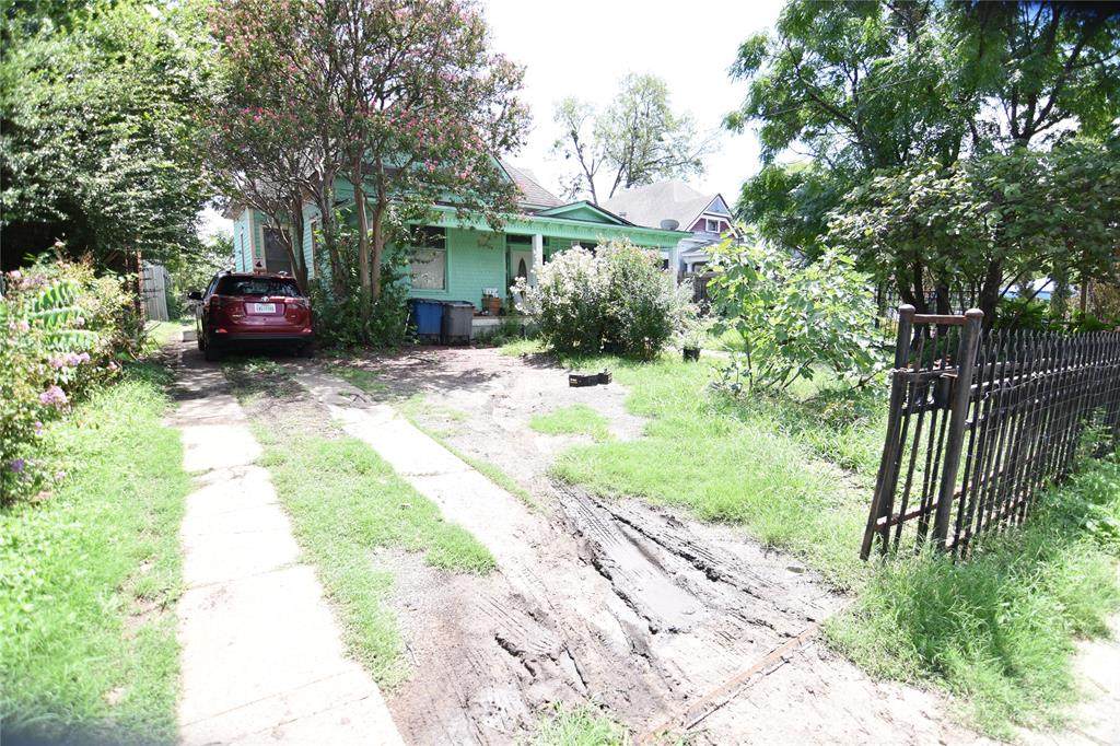 4820 East Side Avenue - Photo 1