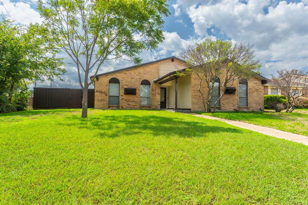 4505 Las Hadas - Photo 1