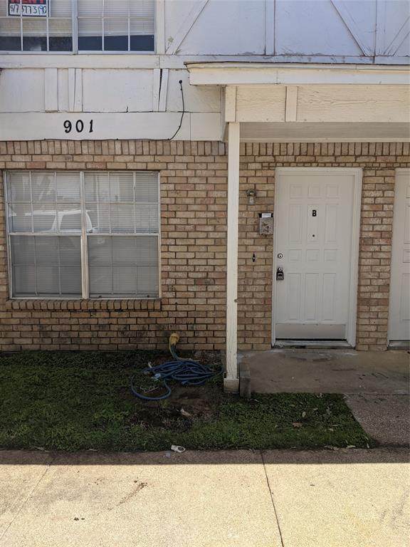 901 Mesquite Street - Photo 1