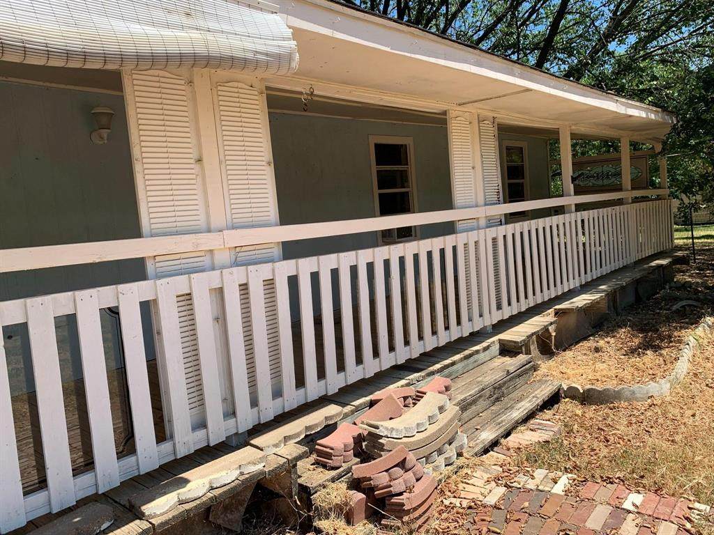 901 Lakeshore Boulevard - Photo 1