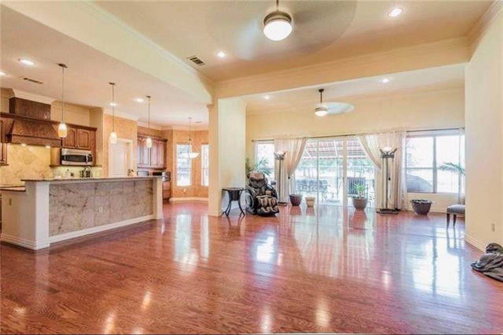 947 Place Louie - Photo 1