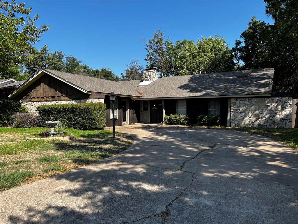 1105 Colony Drive - Photo 1