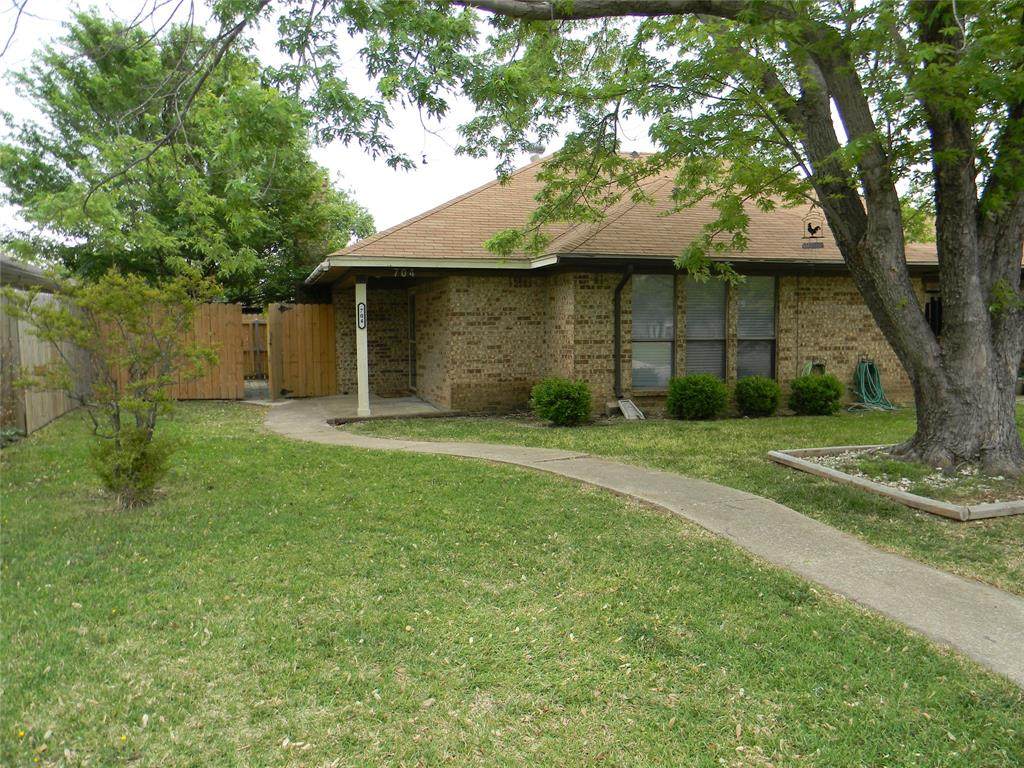 704 Peach Court - Photo 1