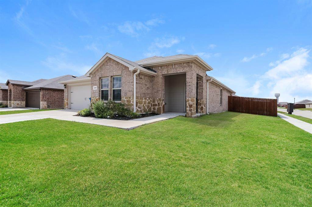 800 Saddle Horn Way - Photo 1