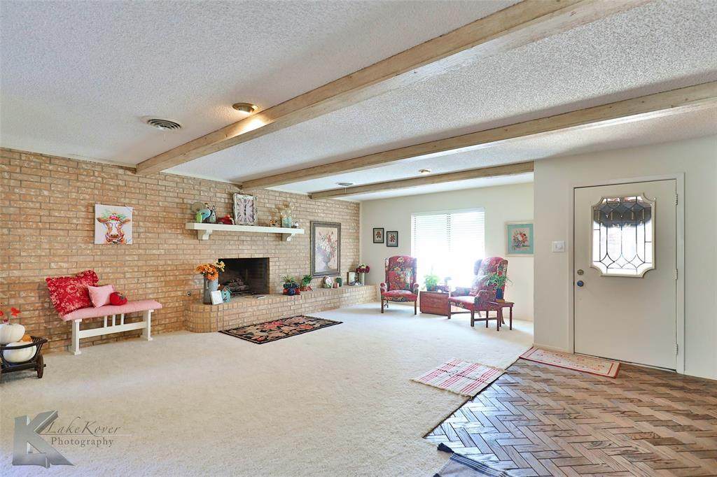 14 Surrey Square - Photo 1