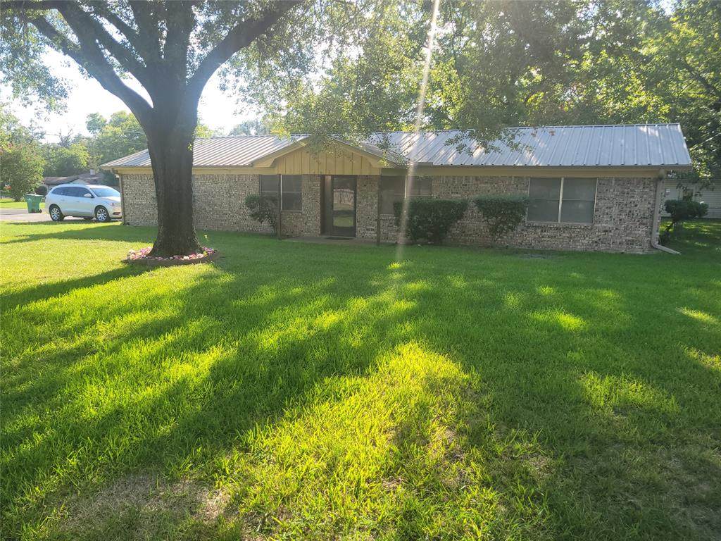 467 Davis Street - Photo 1