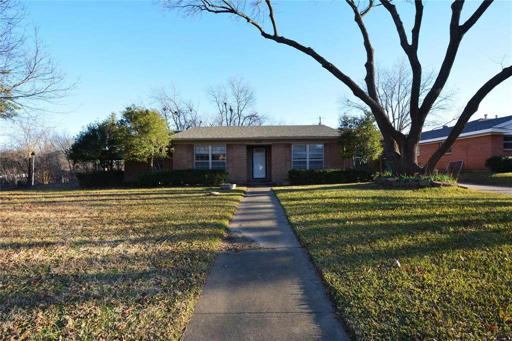 1035 Idlewild Drive - Photo 1