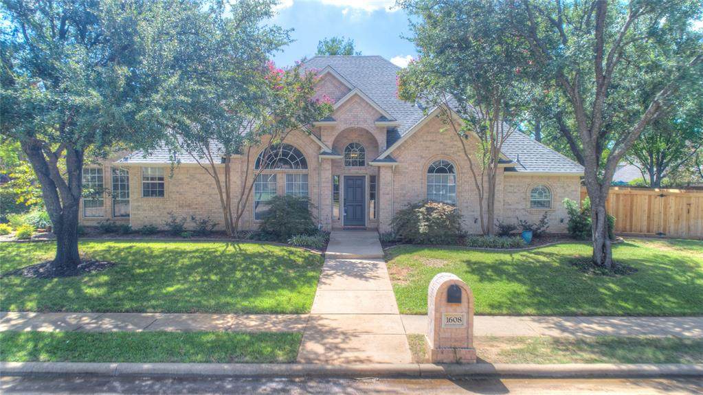 1608 Emerald Green Lane - Photo 1