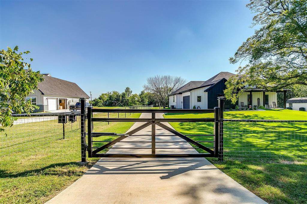 4204 County Road 703 - Photo 1