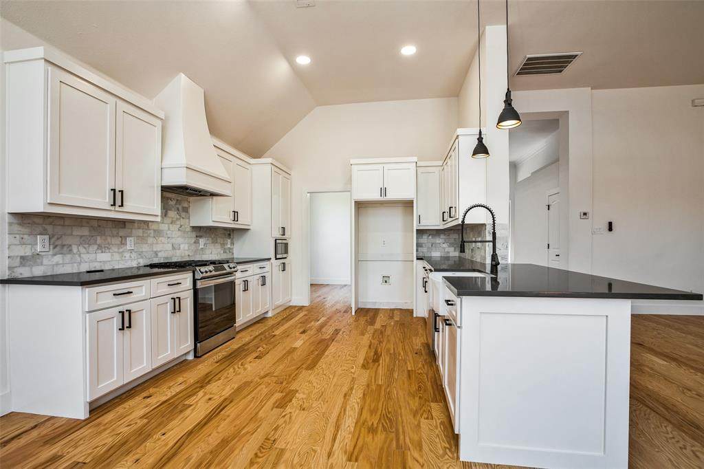 2916 Quail Hollow - Photo 1