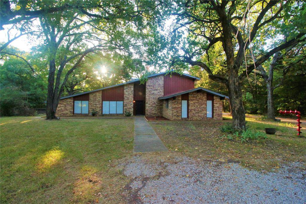 202 County Road 3106 - Photo 1