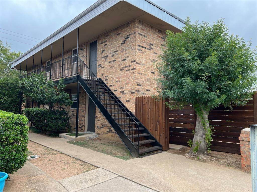 4816 Wellesley Avenue - Photo 1