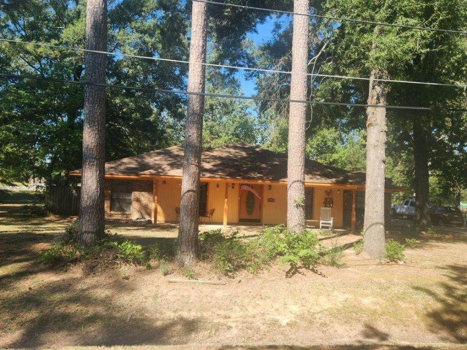 914 Regmar Drive - Photo 1