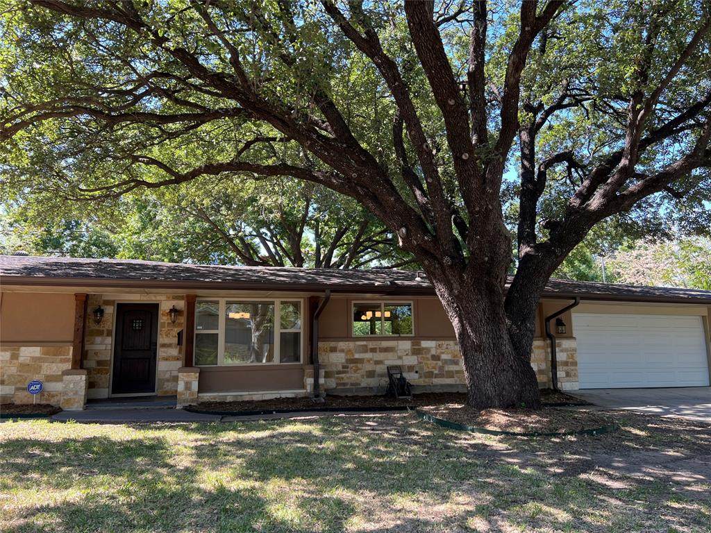 927 9th Street - Photo 1