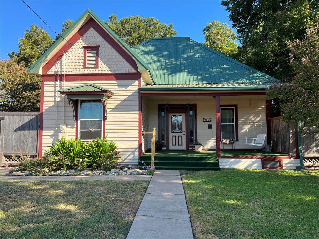 306 College Street - Photo 1