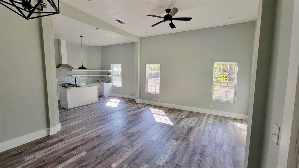 619 10th Street - Photo 1
