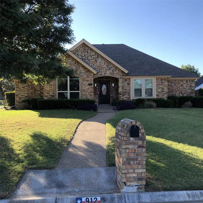 912 Angel Court - Photo 1
