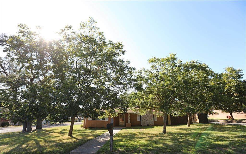 1302 Avenue A - Photo 1