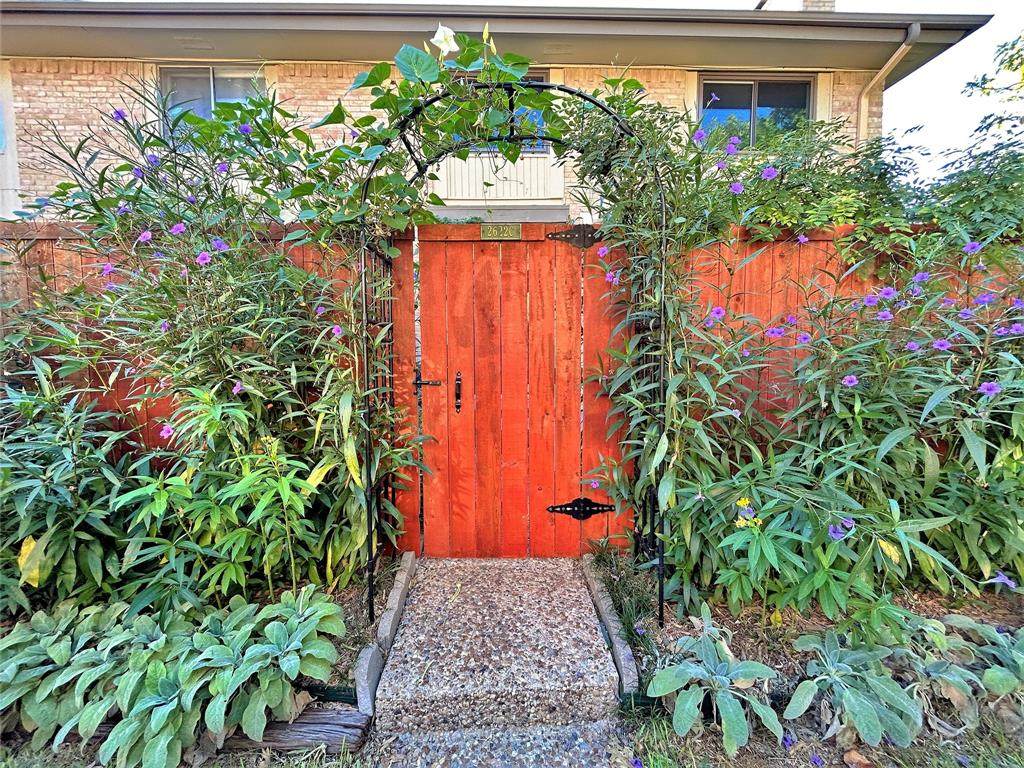 2622 Custer Parkway - Photo 1