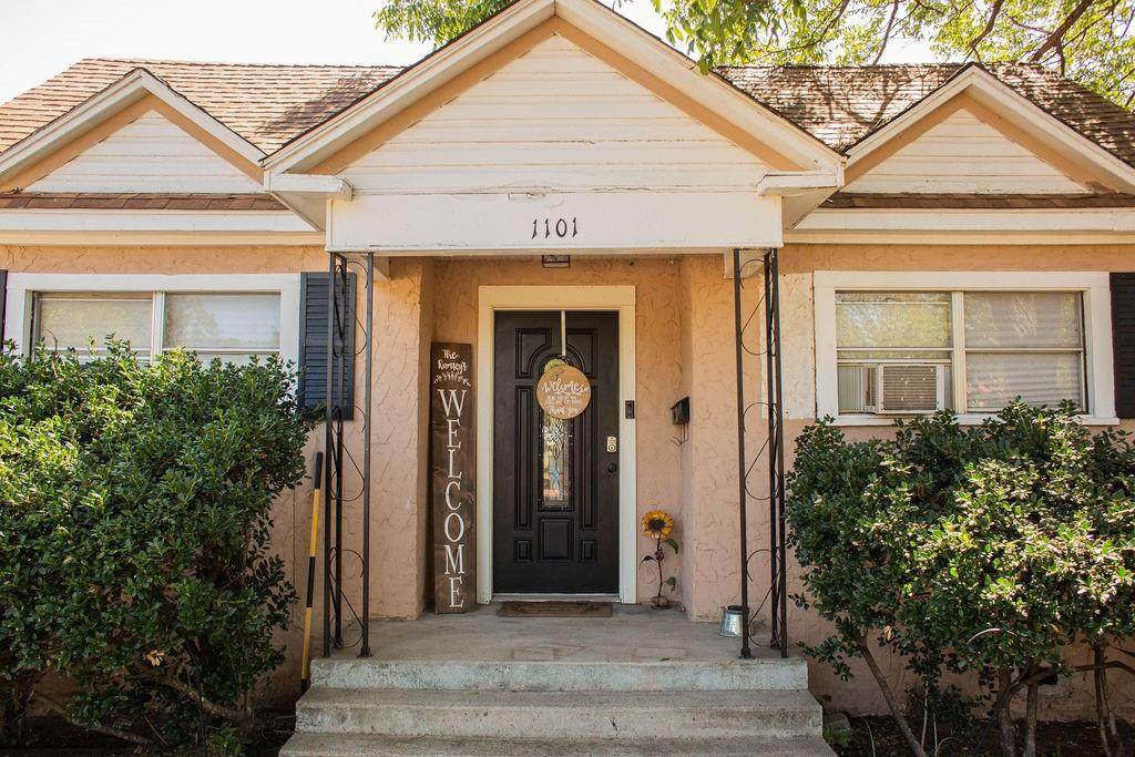1101 7th Street - Photo 1