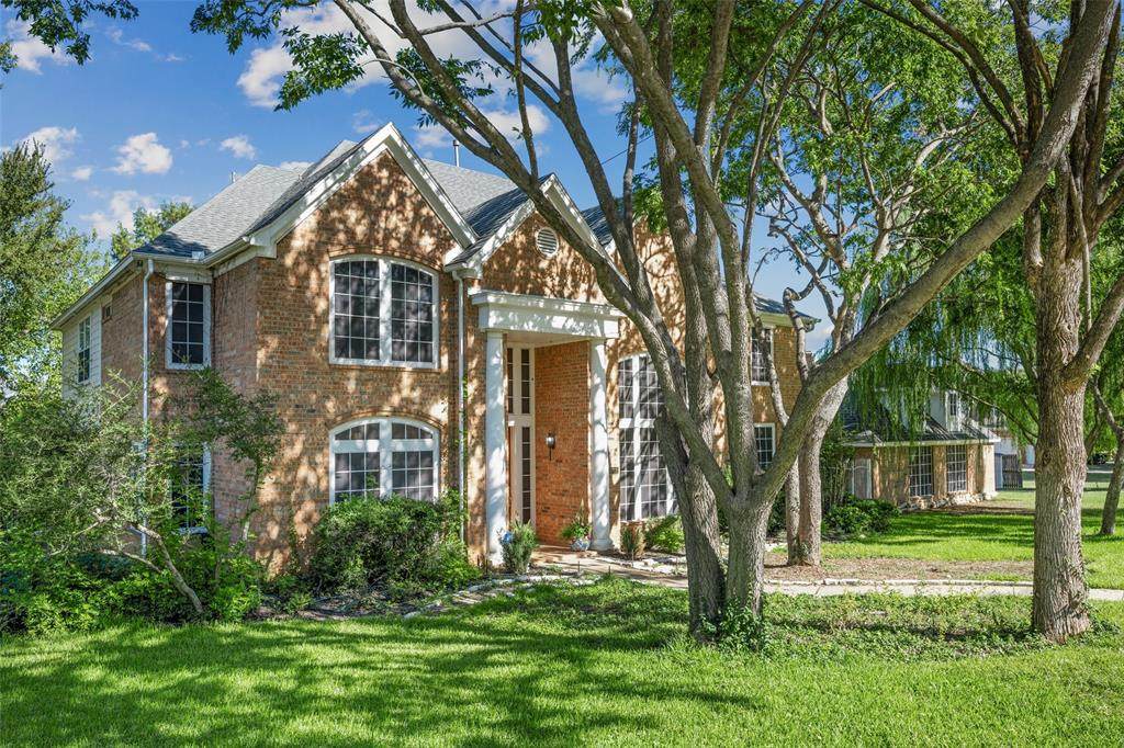 1712 Redwing Drive - Photo 1