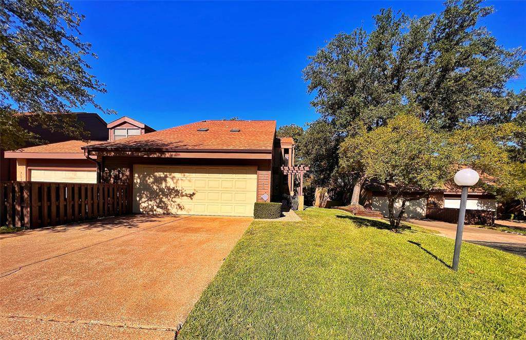 716 Oakwood Trail - Photo 1
