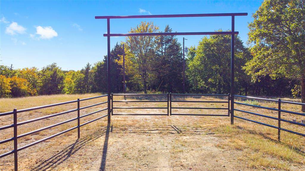5949 Fm 372 - Photo 1