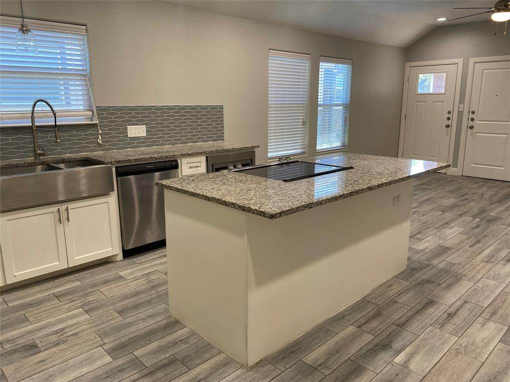 611 Carter Street - Photo 1
