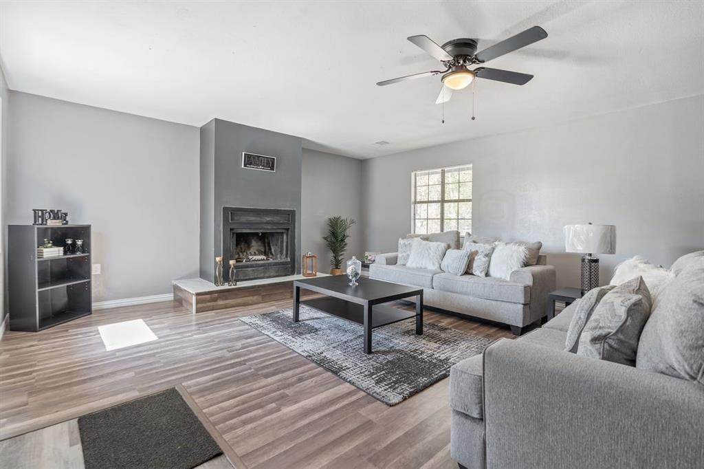 403 Bateman - Photo 1