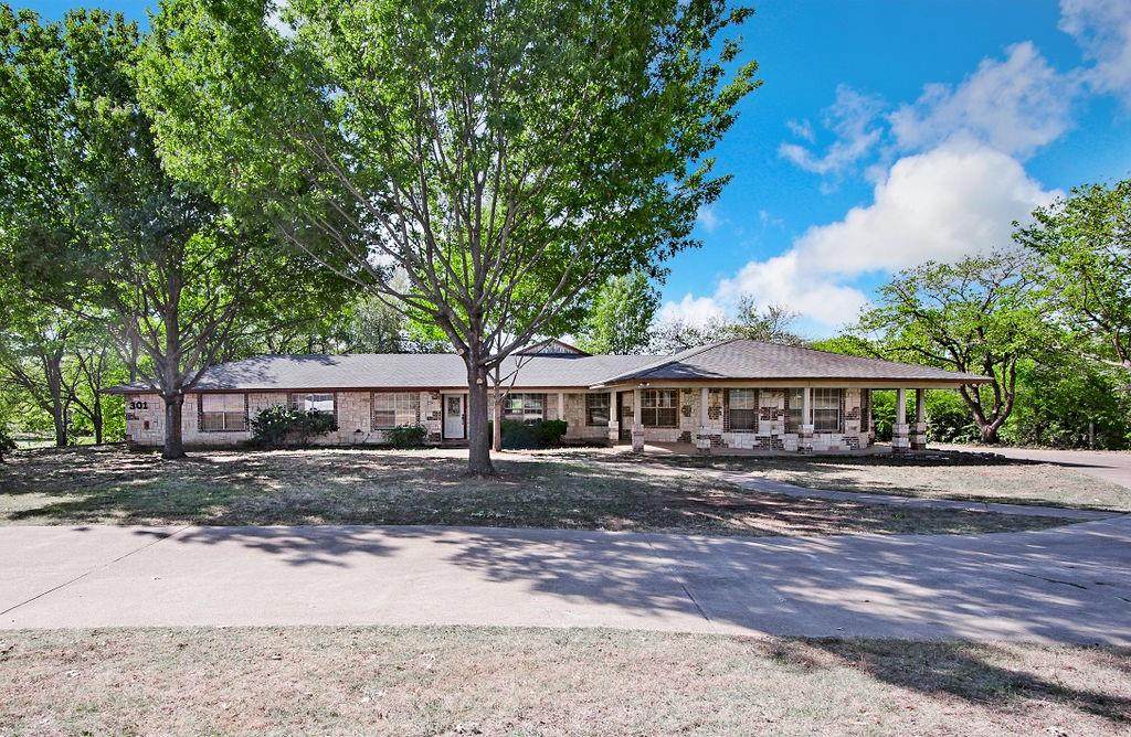 301 Reunion Drive - Photo 1