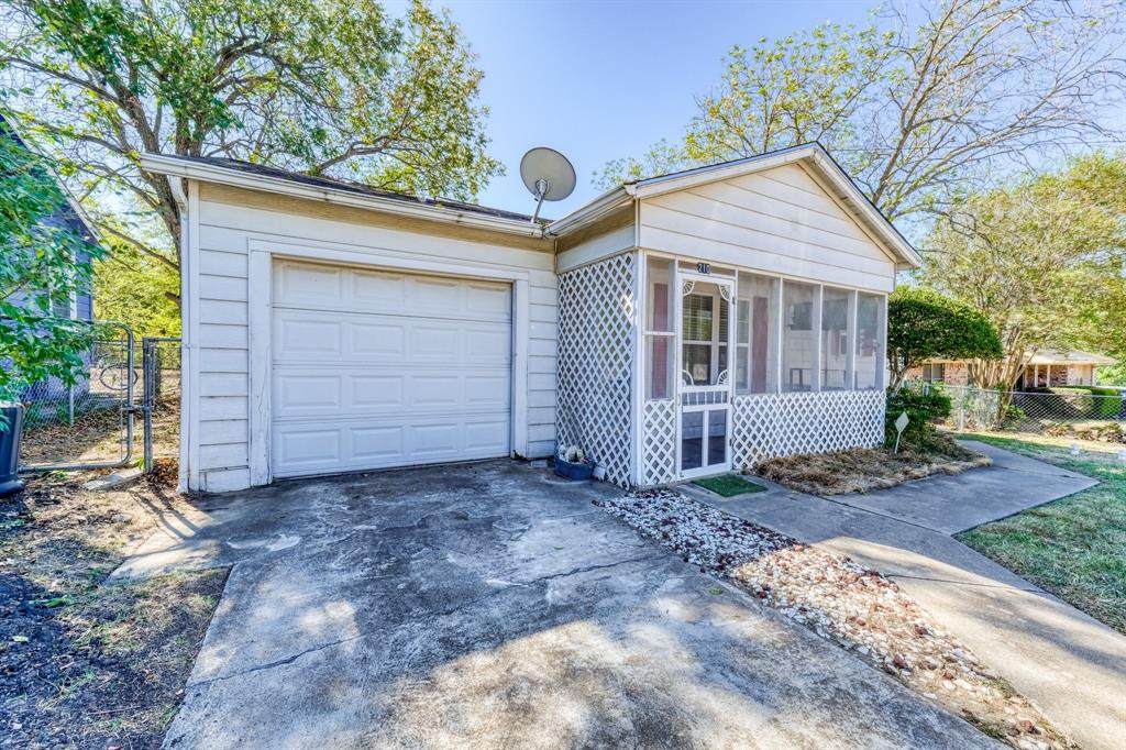 210 6th Street - Photo 1