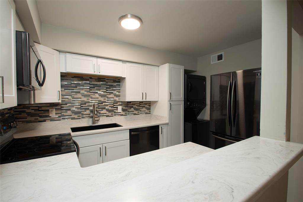 5305 Fleetwood Oaks Avenue - Photo 1