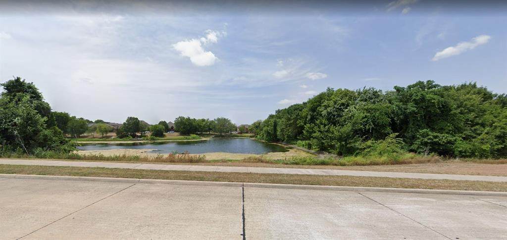 1608 Lakeview Drive - Photo 1