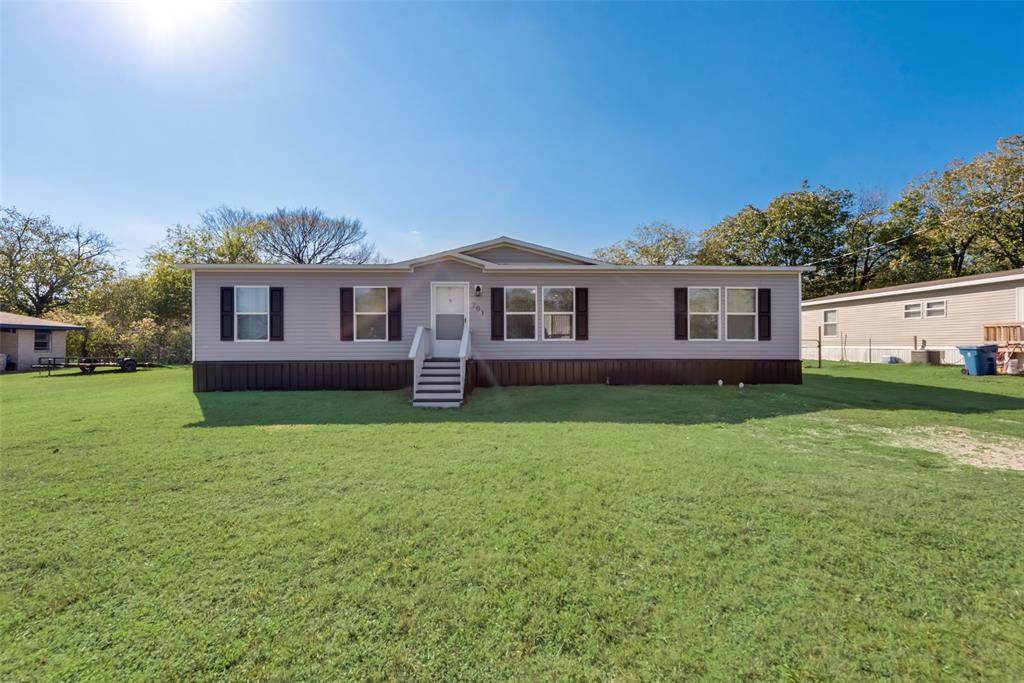 201 Waco Avenue - Photo 1
