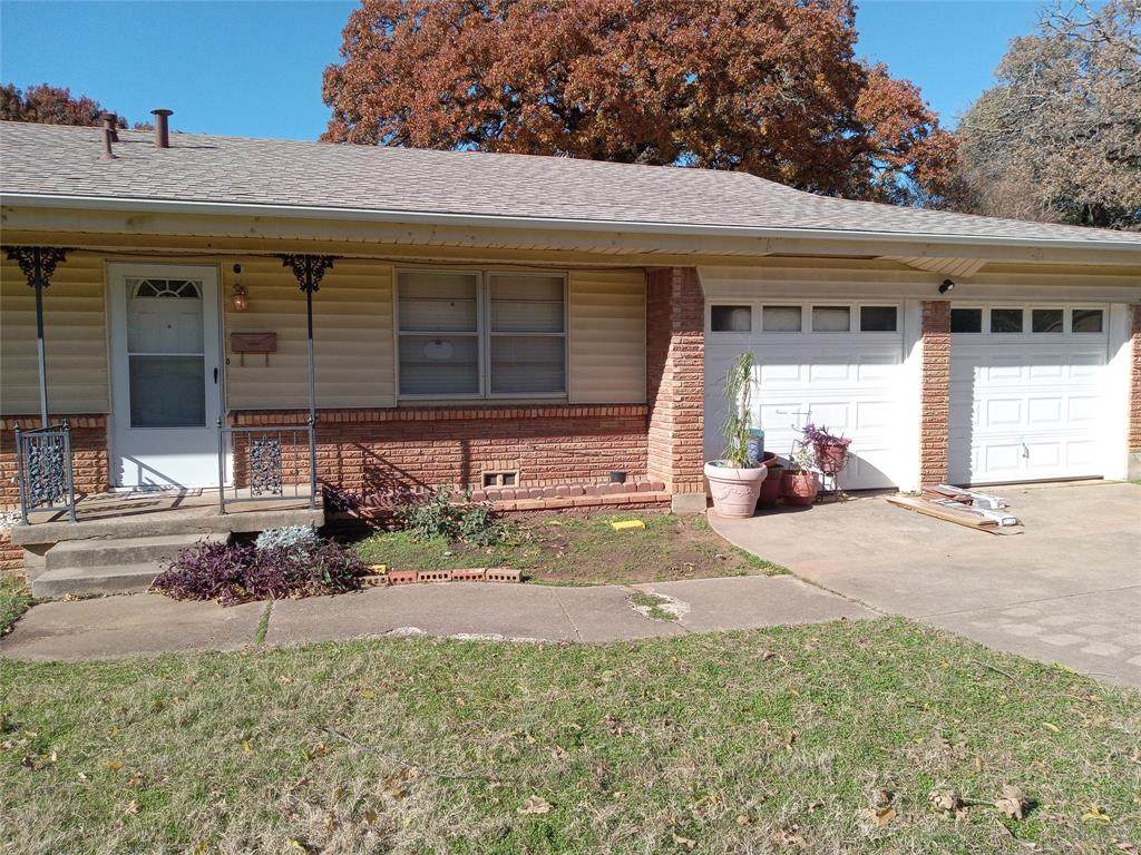 612 Oakwood Drive - Photo 1