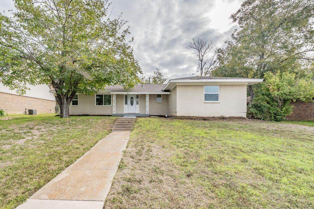 1805 Wellington Drive - Photo 1