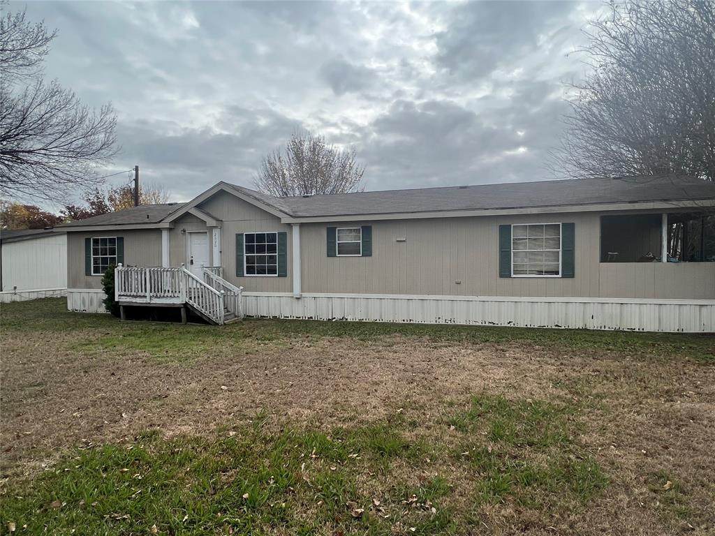 2520 Redwood Circle - Photo 1