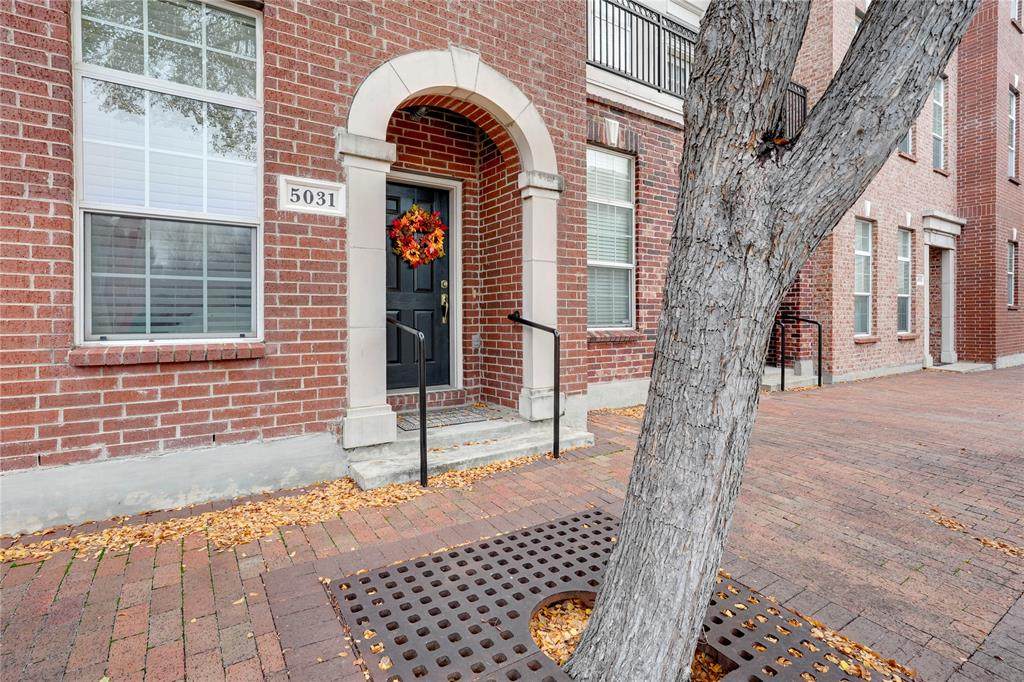 5031 Parkview - Photo 1