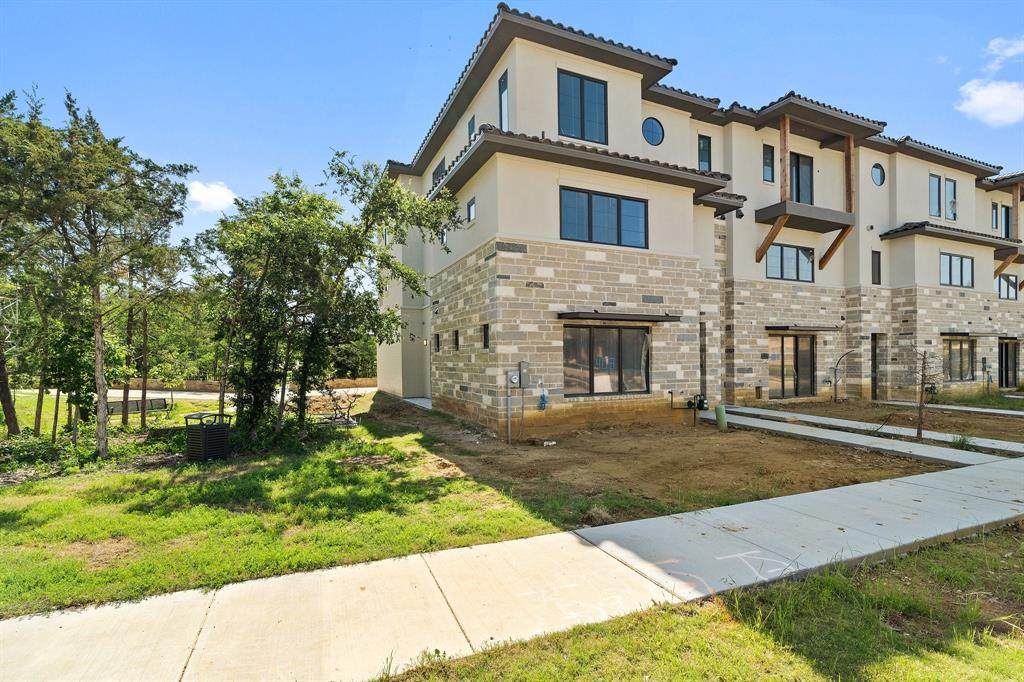 424 Northwood Drive - Photo 1