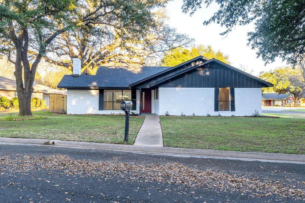 813 Imperial Lane - Photo 1