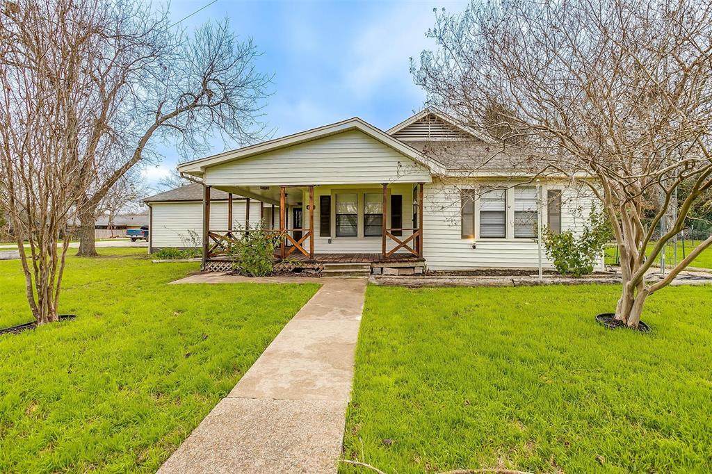 404 White Avenue - Photo 1