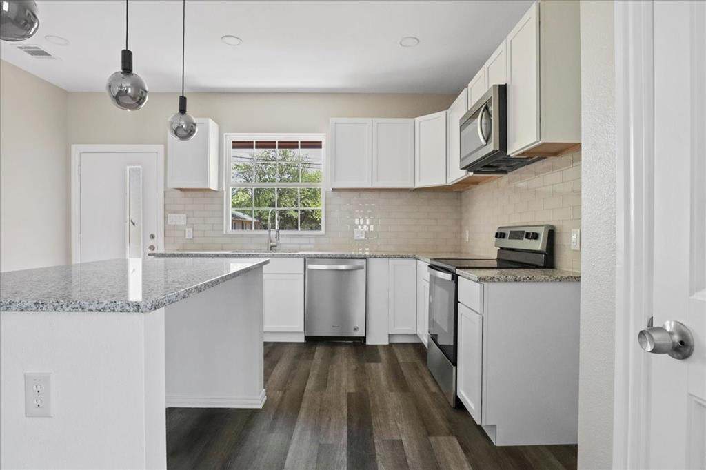 428 Sabine Avenue - Photo 1