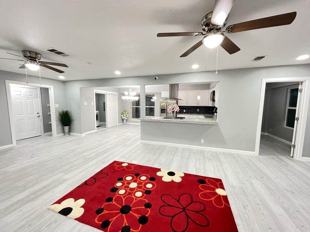 904 Valley Court - Photo 1