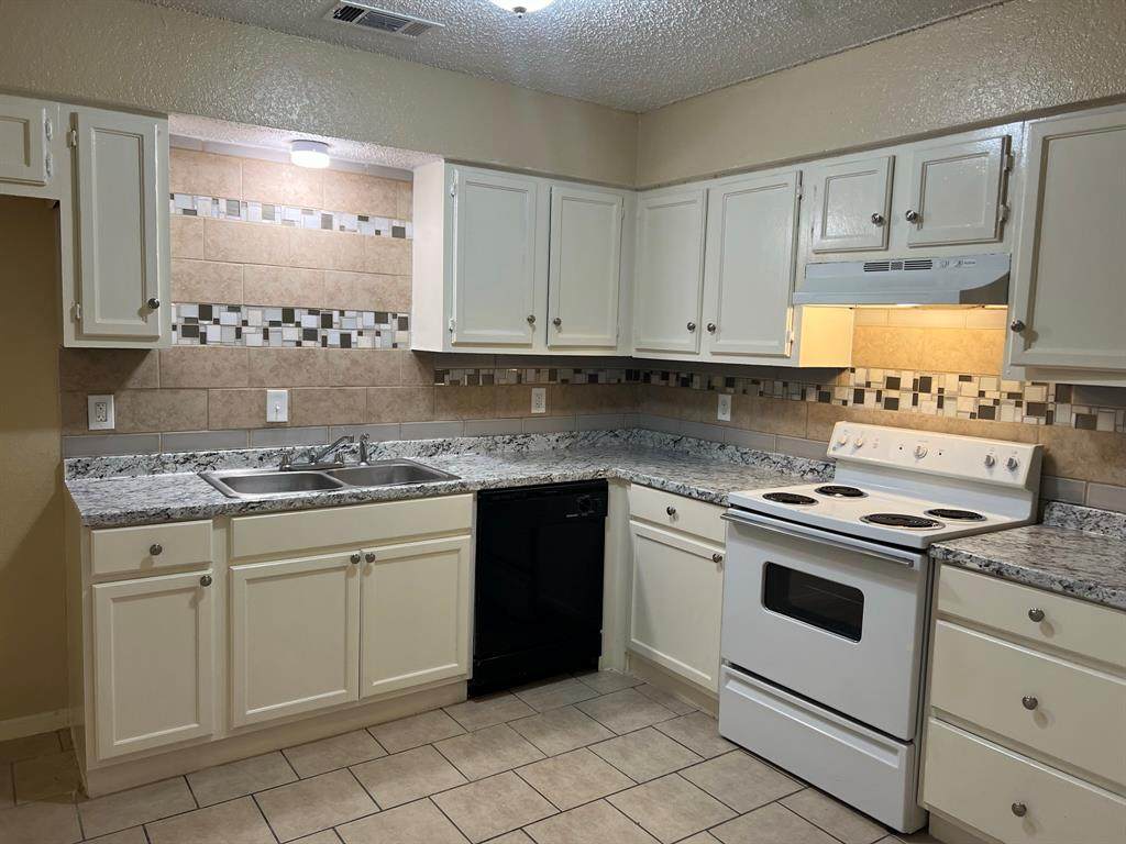 2813 Cottonwood Lane - Photo 1