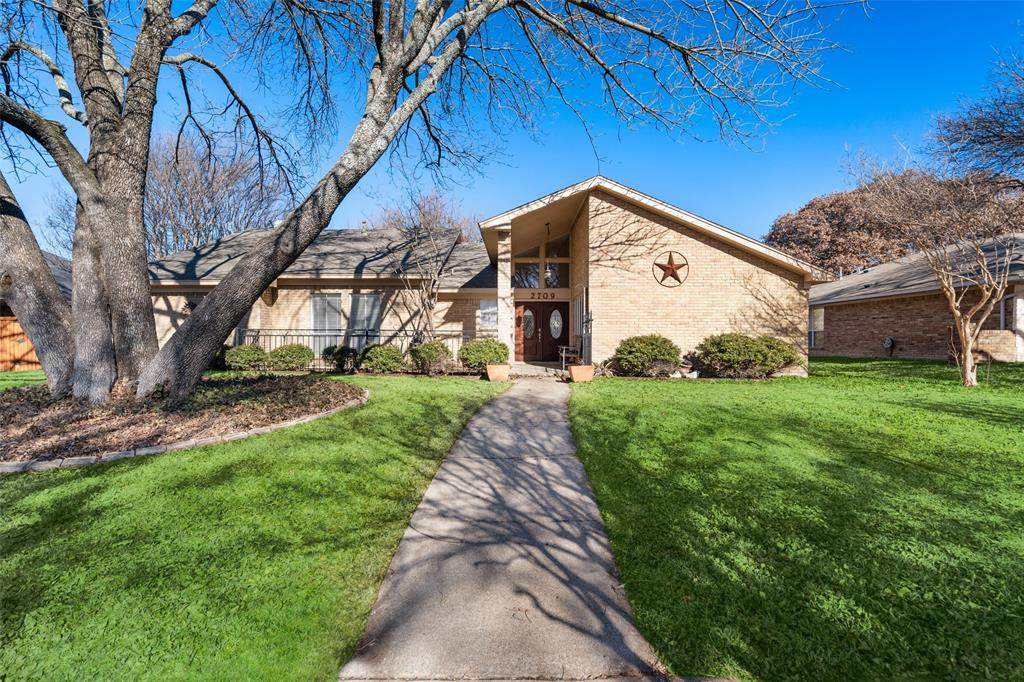 2709 Glenhaven Drive - Photo 1
