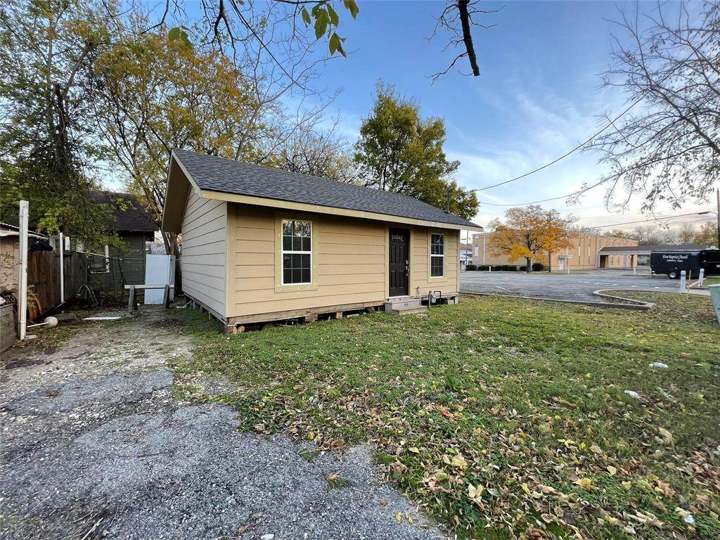 1302 Maloney Street - Photo 1