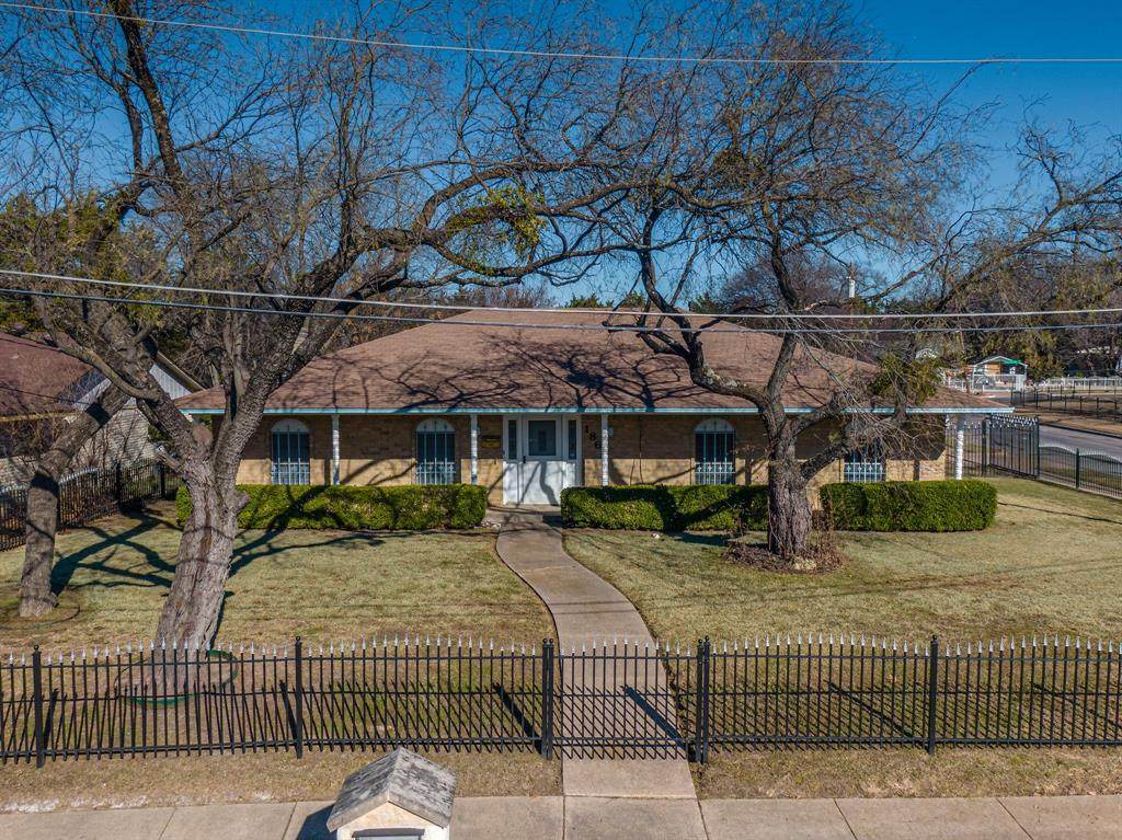 1865 Shore Circle - Photo 1