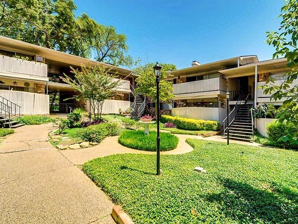 7832 Royal Lane - Photo 1