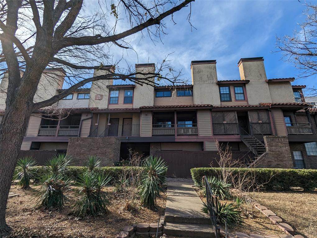 5757 University Boulevard - Photo 1